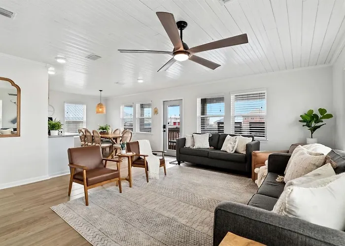 Front With Private Heated Pool In Alabama Holiday home